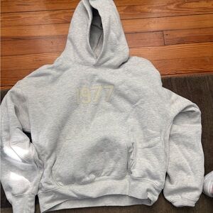 Essentials Fear of God Light Gray Hoodie with 1977 Print size 12